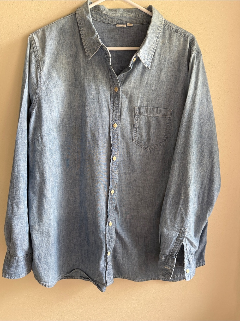 GAP Women’s Light Blue Denim Chambray Button-Down Shirt